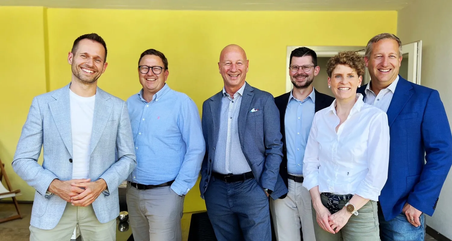 Menschliche Kompetenz und künstliche Intelligenz - Future Skills als Führungsinstrumente für CEOs und VRs